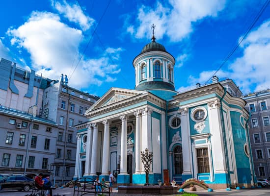 Автобусно-пешеходная экскурсия "Святыни Петербурга".