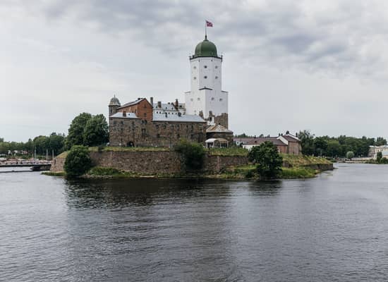 Пешеходная экскурсия "История Выборгского замка".