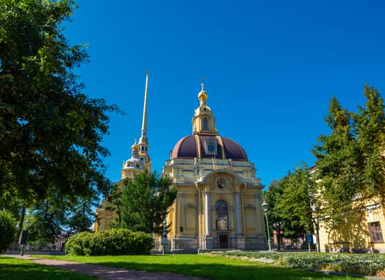 Экскурсия в Петропавловский собор и тюрьму Трубецкого бастиона.