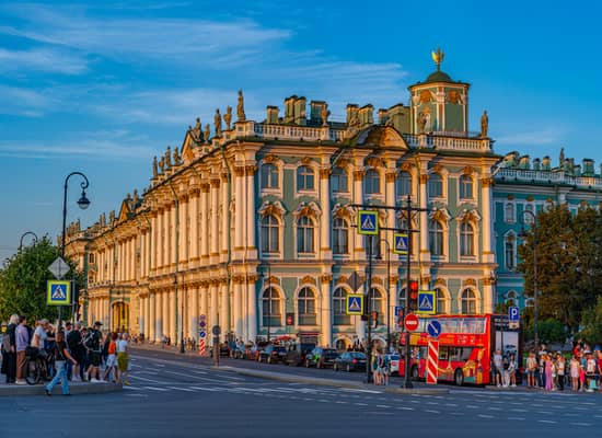 Экскурсия в Эрмитаж (главный музейный комплекс).