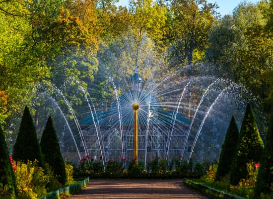 Автобусная экскурсия "Страна радужных фонтанов" в Петергоф.