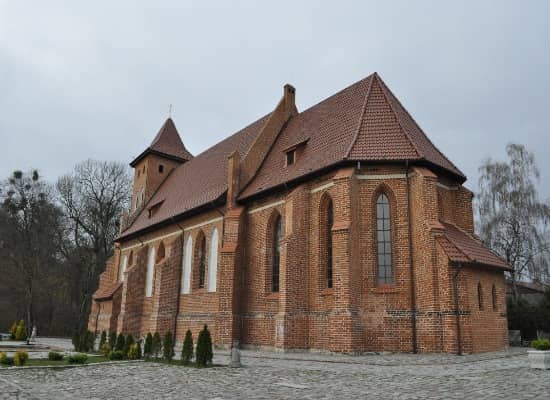 Внешний осмотр Кирхи Арну XIV века.